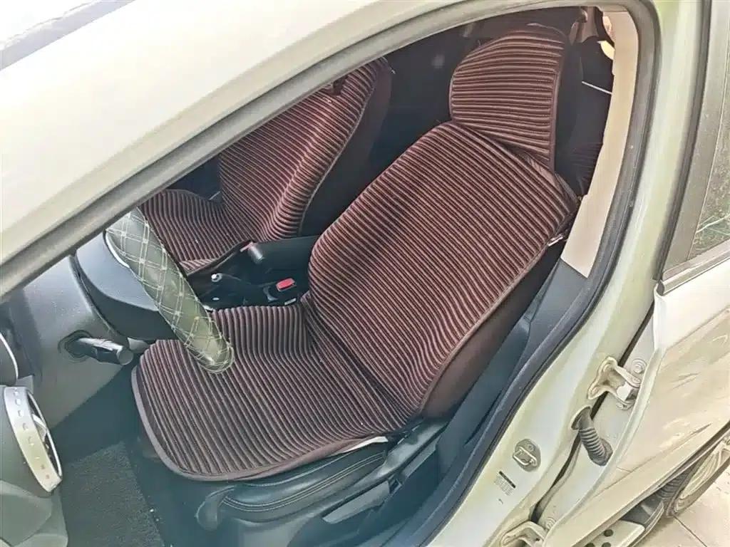 2017 Yuan 1.5L Automatic Cool and Stylish Model — миниатюра 15