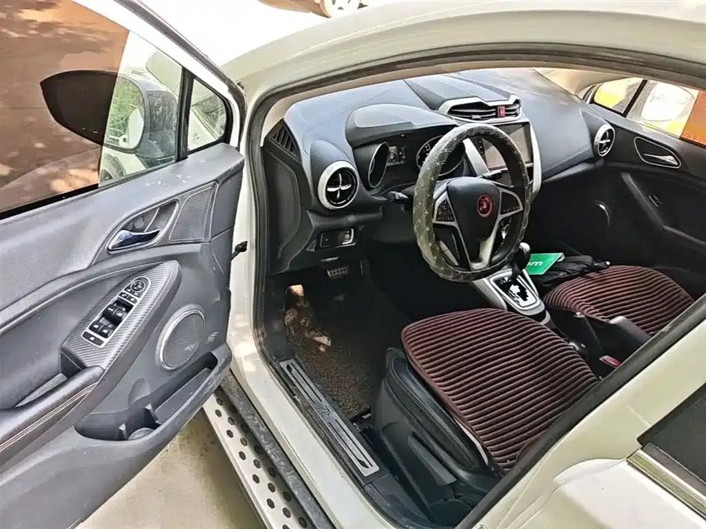 2017 Yuan 1.5L Automatic Cool and Stylish Model — миниатюра 16