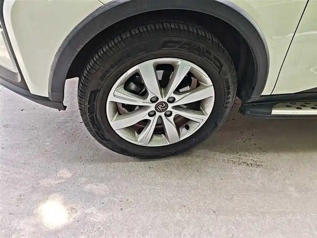 2017 Yuan 1.5L Automatic Cool and Stylish Model — миниатюра 23