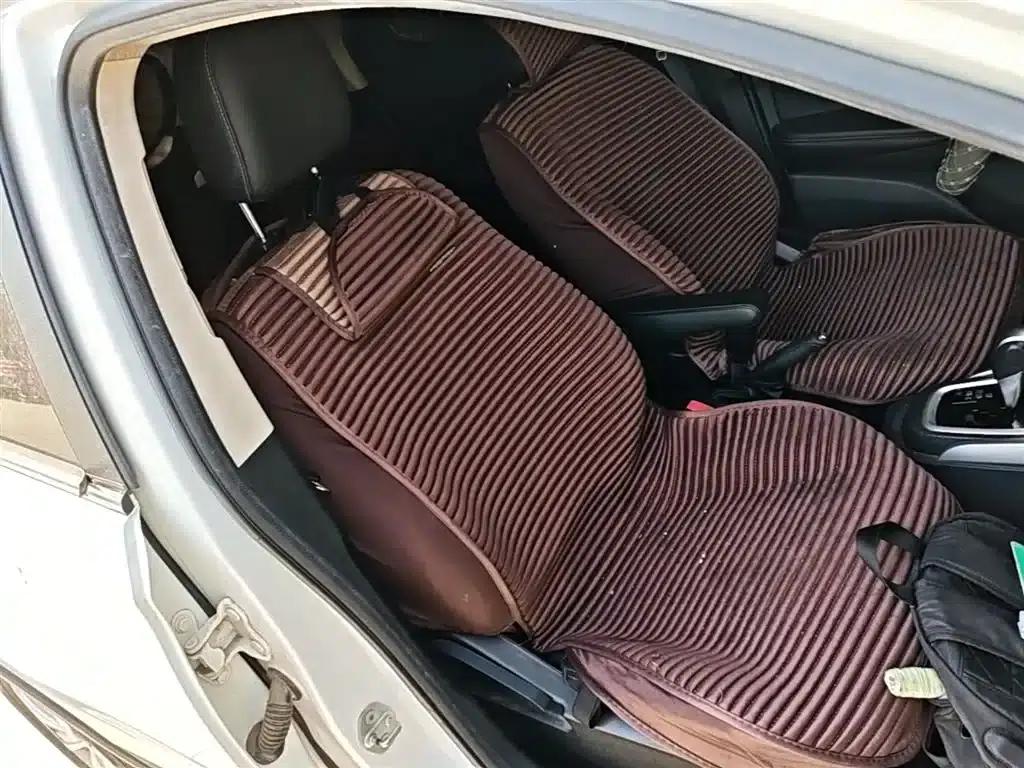 2017 Yuan 1.5L Automatic Cool and Stylish Model — миниатюра 25