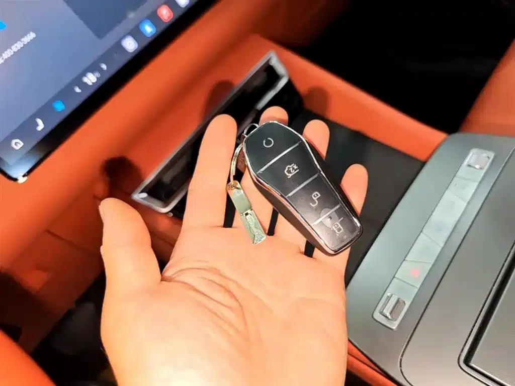 Tang L 2025 EV 600KM Four-Wheel Drive LiDAR Flagship Edition — миниатюра 9
