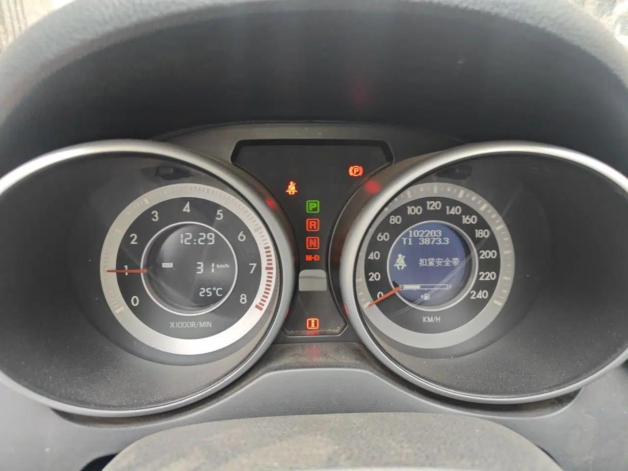Bestune X80 2013 2.0L automatic comfort version — миниатюра 12