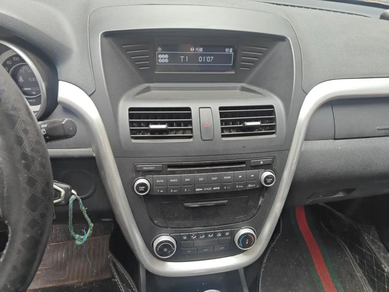 Bestune X80 2013 2.0L automatic comfort version — миниатюра 14
