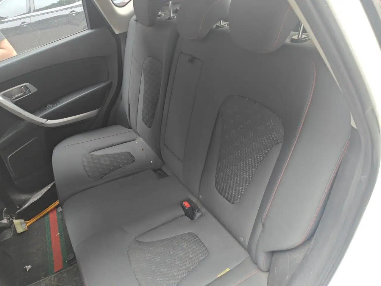 Bestune X80 2013 2.0L automatic comfort version — миниатюра 18