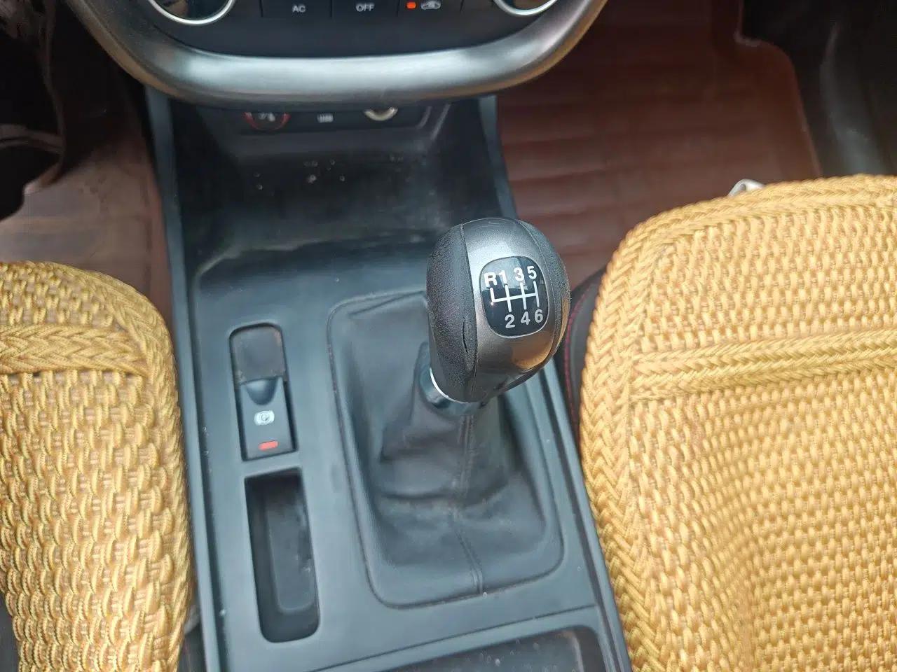 Bestune X80 2016 2.0L manual base trim — миниатюра 15