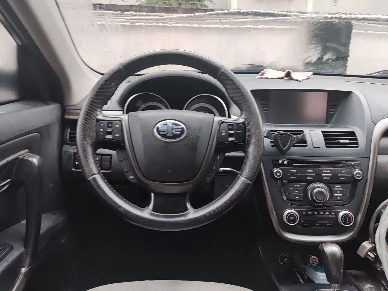 Bestune X80 2016 2.0L automatic Comfort trim level — миниатюра 11