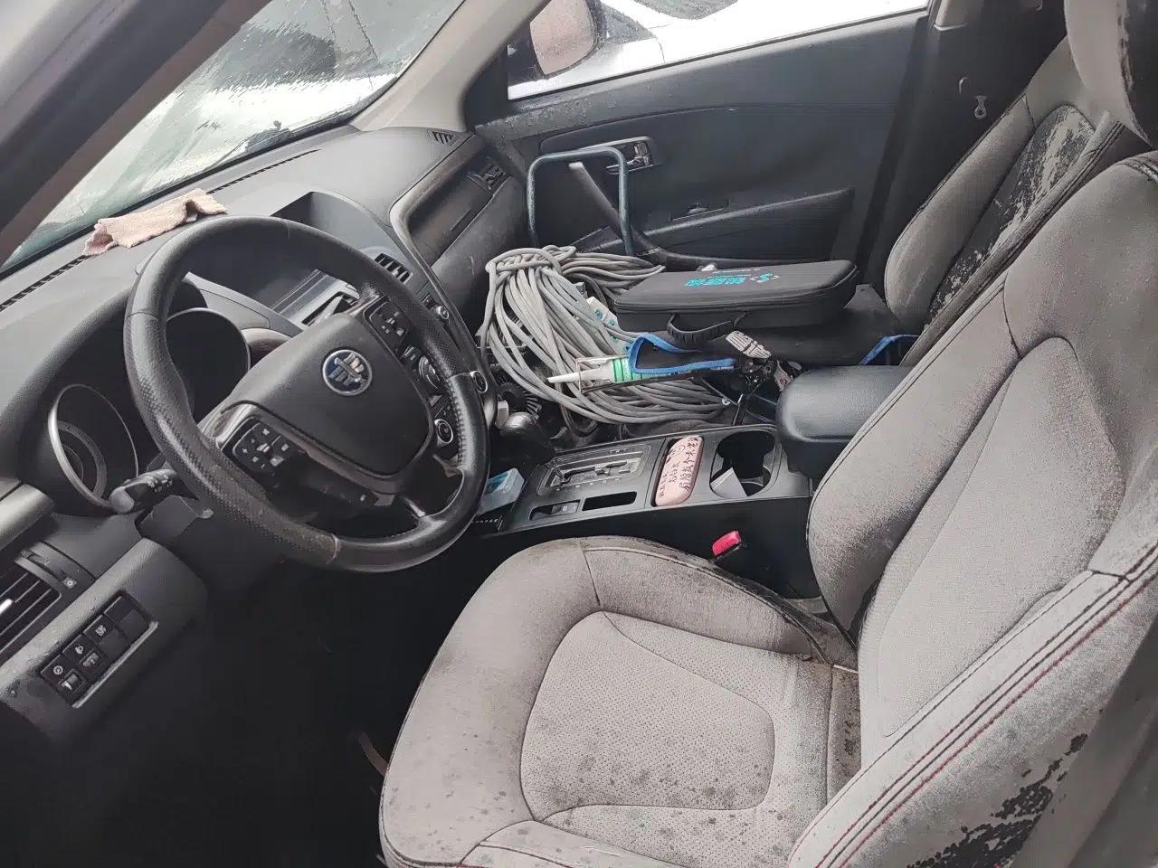 Bestune X80 2016 2.0L automatic Comfort trim level — миниатюра 16