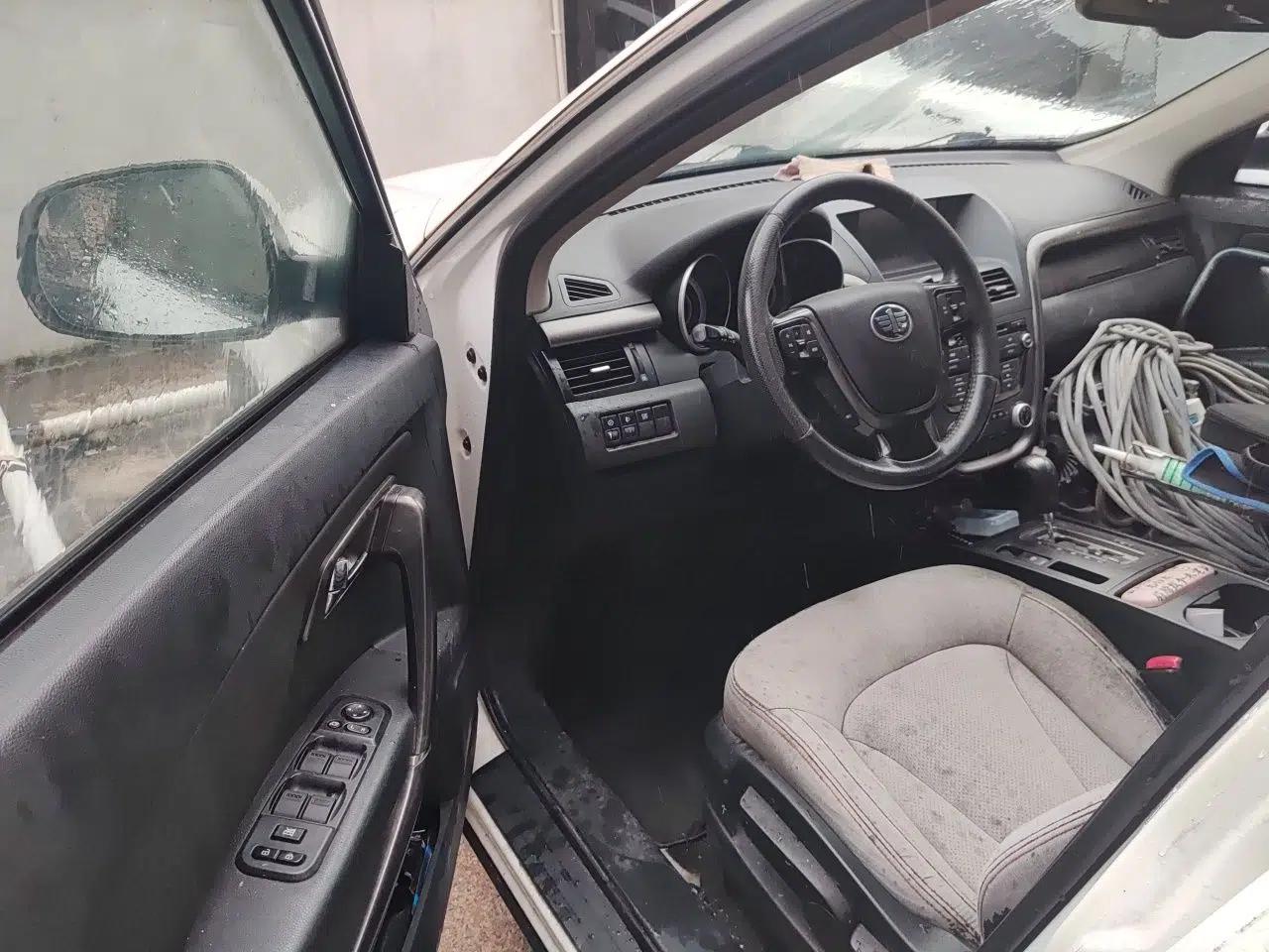 Bestune X80 2016 2.0L automatic Comfort trim level — миниатюра 17