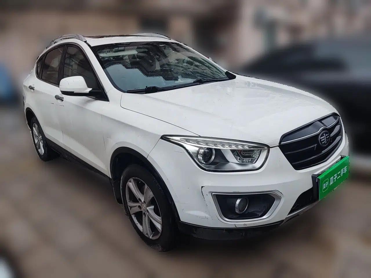 Bestune X80 2016 2.0L automatic Comfort trim level — миниатюра 3