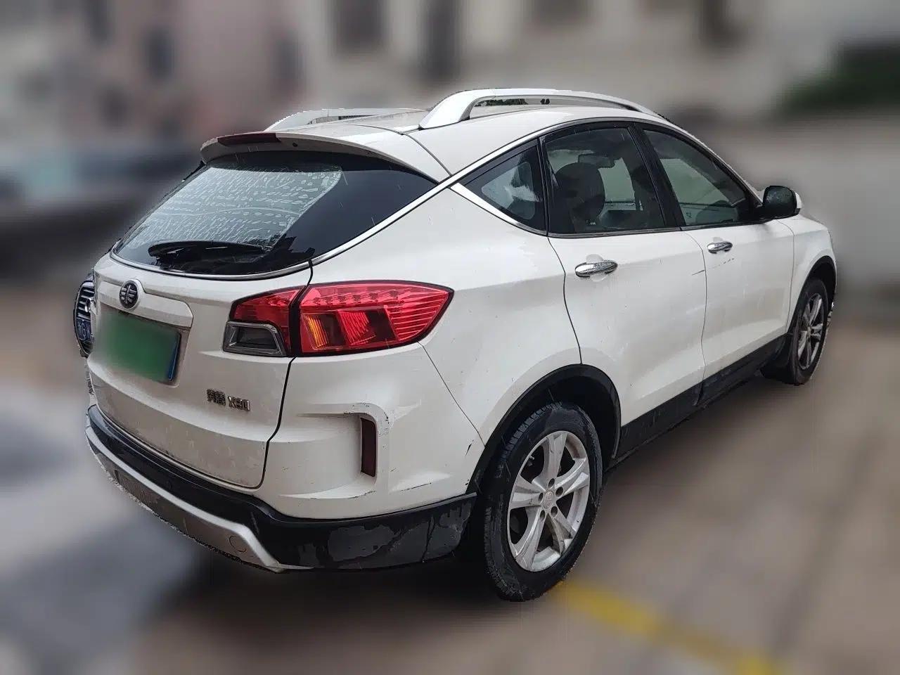 Bestune X80 2016 2.0L automatic Comfort trim level — миниатюра 6