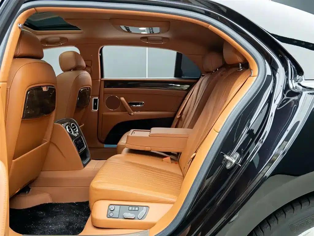 2017 Flying Spur 4.0T V8 Standard Edition — миниатюра 11