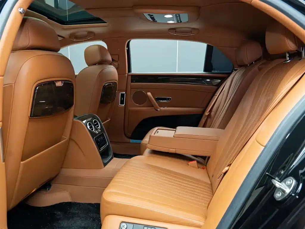 2017 Flying Spur 4.0T V8 Standard Edition — миниатюра 12