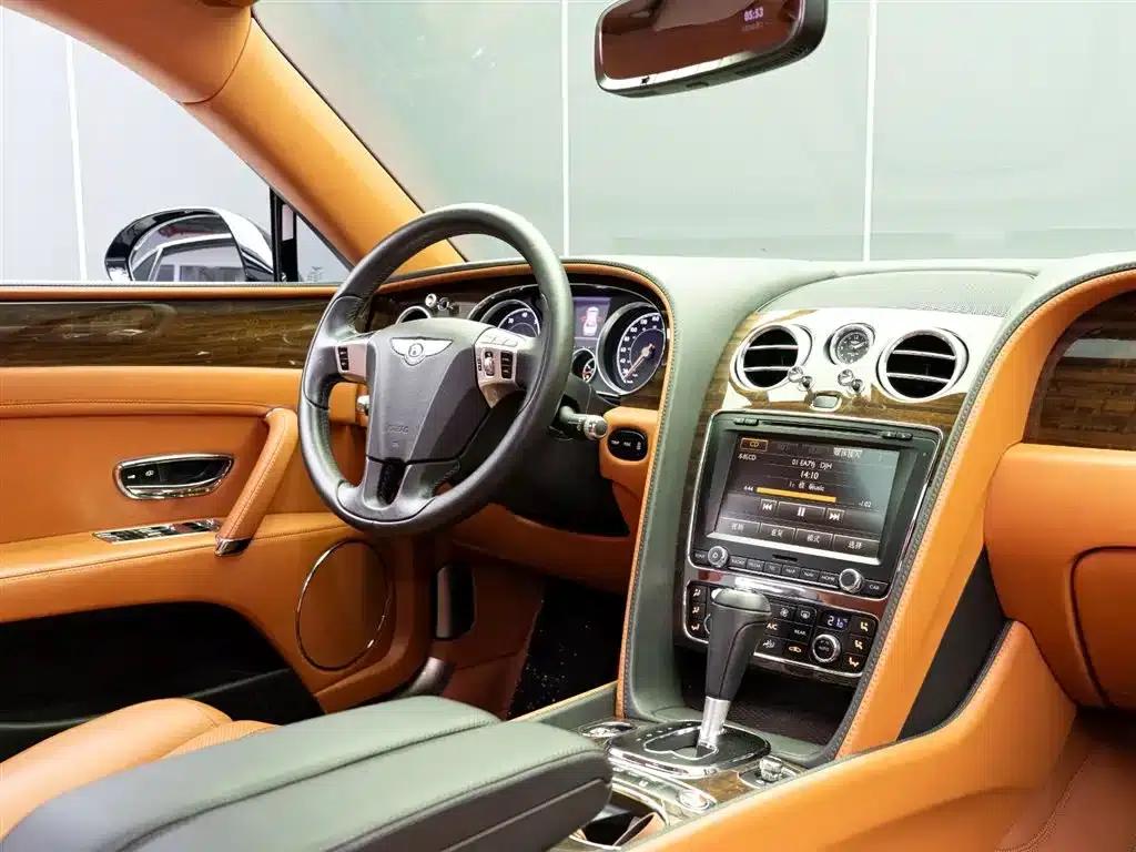 2017 Flying Spur 4.0T V8 Standard Edition — миниатюра 16