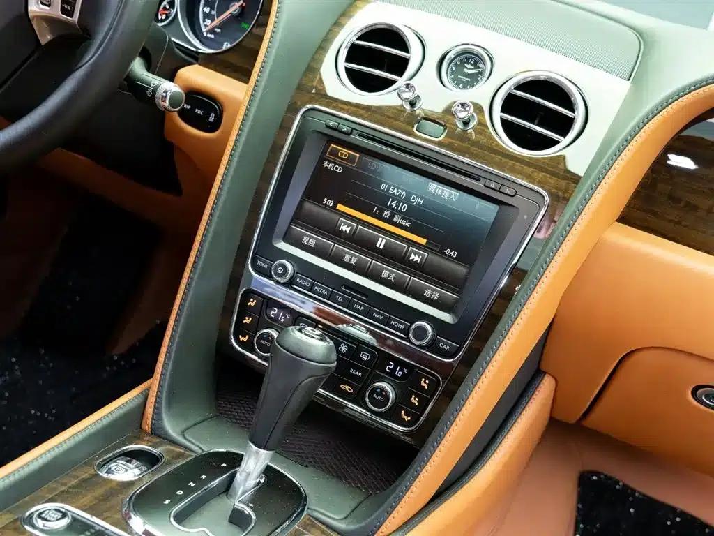 2017 Flying Spur 4.0T V8 Standard Edition — миниатюра 17