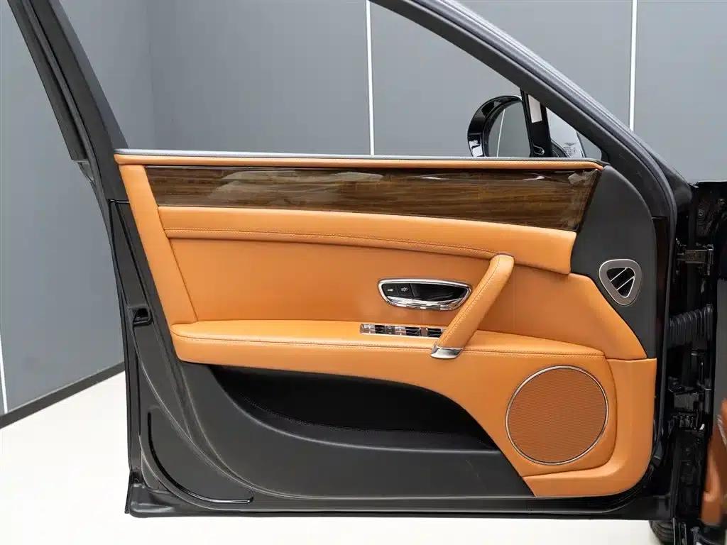 2017 Flying Spur 4.0T V8 Standard Edition — миниатюра 7
