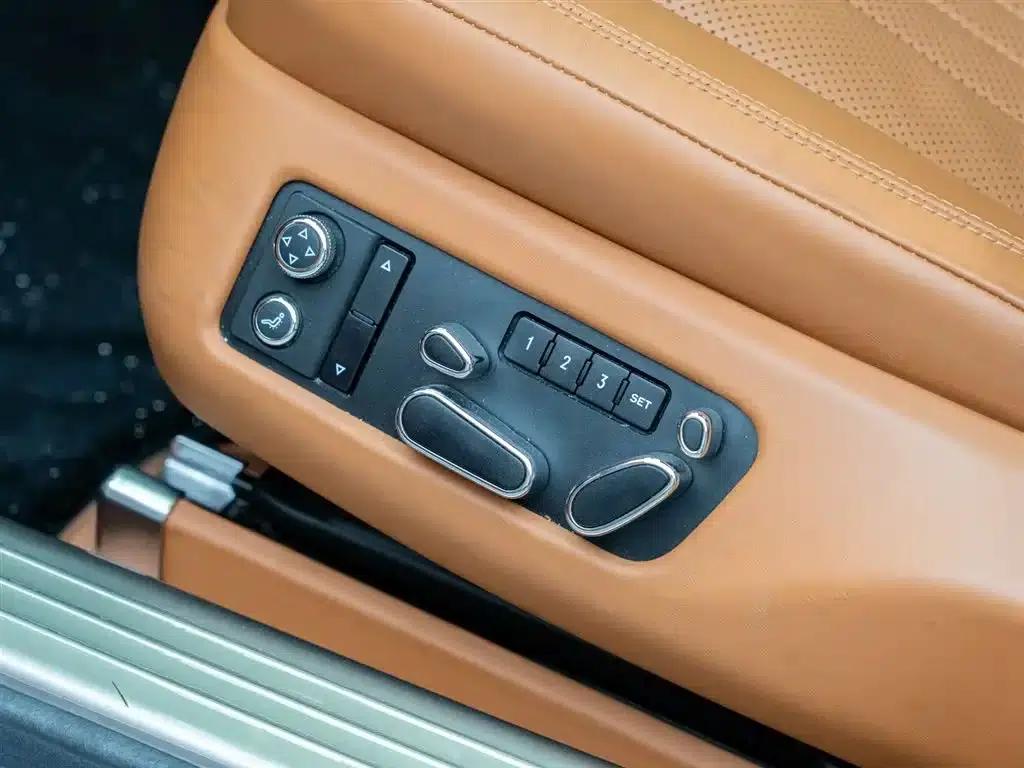 2017 Flying Spur 4.0T V8 Standard Edition — миниатюра 8