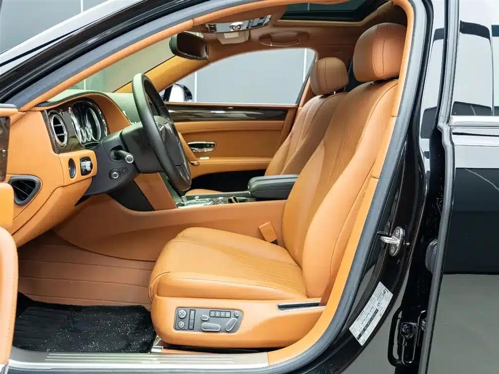 2017 Flying Spur 4.0T V8 Standard Edition — миниатюра 9