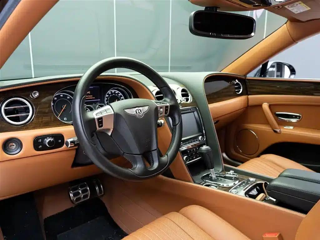2017 Flying Spur 4.0T V8 Standard Edition — миниатюра 10