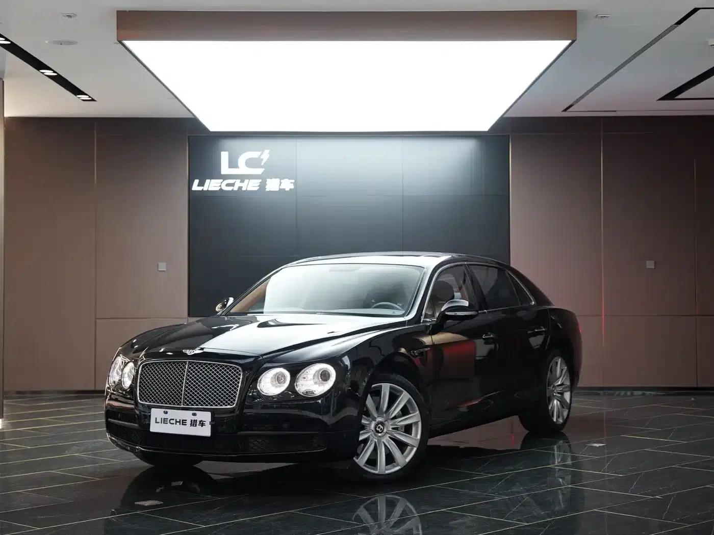 2017 Flying Spur 4.0T V8 Standard Edition — миниатюра 1