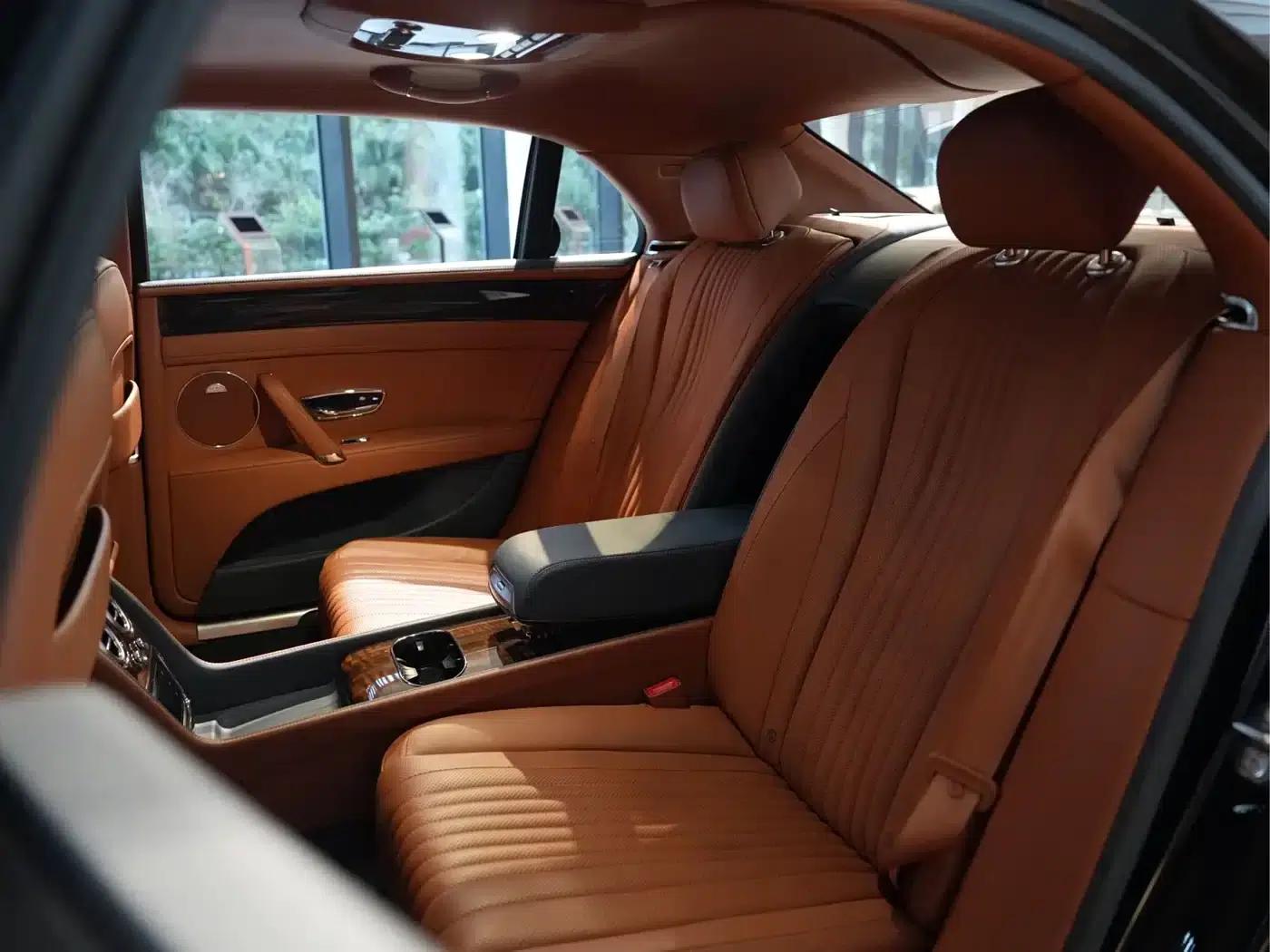 2017 Flying Spur 4.0T V8 Standard Edition — миниатюра 13