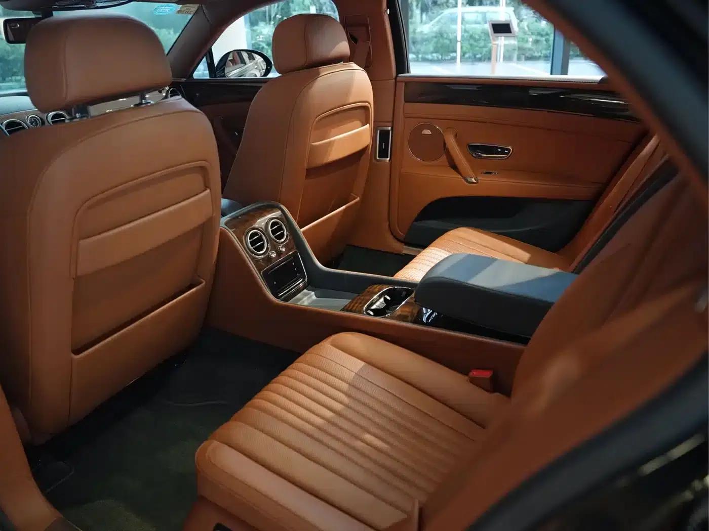 2017 Flying Spur 4.0T V8 Standard Edition — миниатюра 14