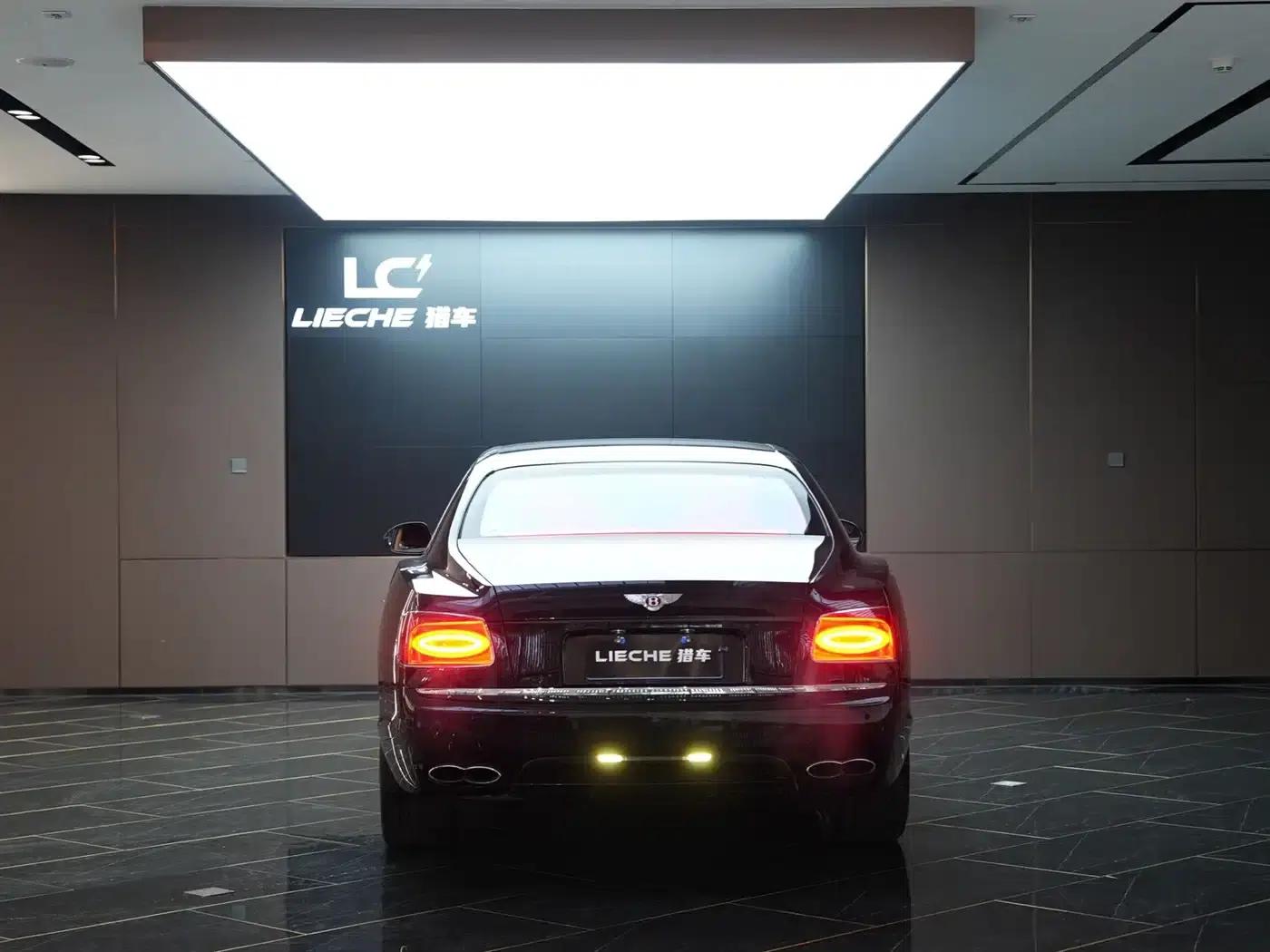 2017 Flying Spur 4.0T V8 Standard Edition — миниатюра 17