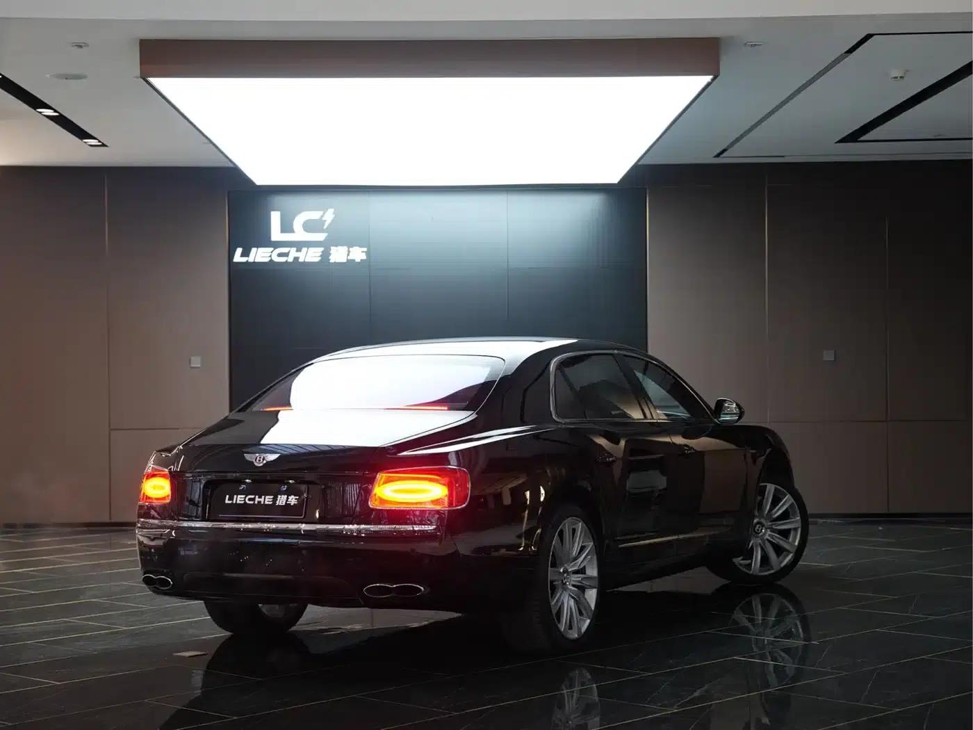 2017 Flying Spur 4.0T V8 Standard Edition — миниатюра 18