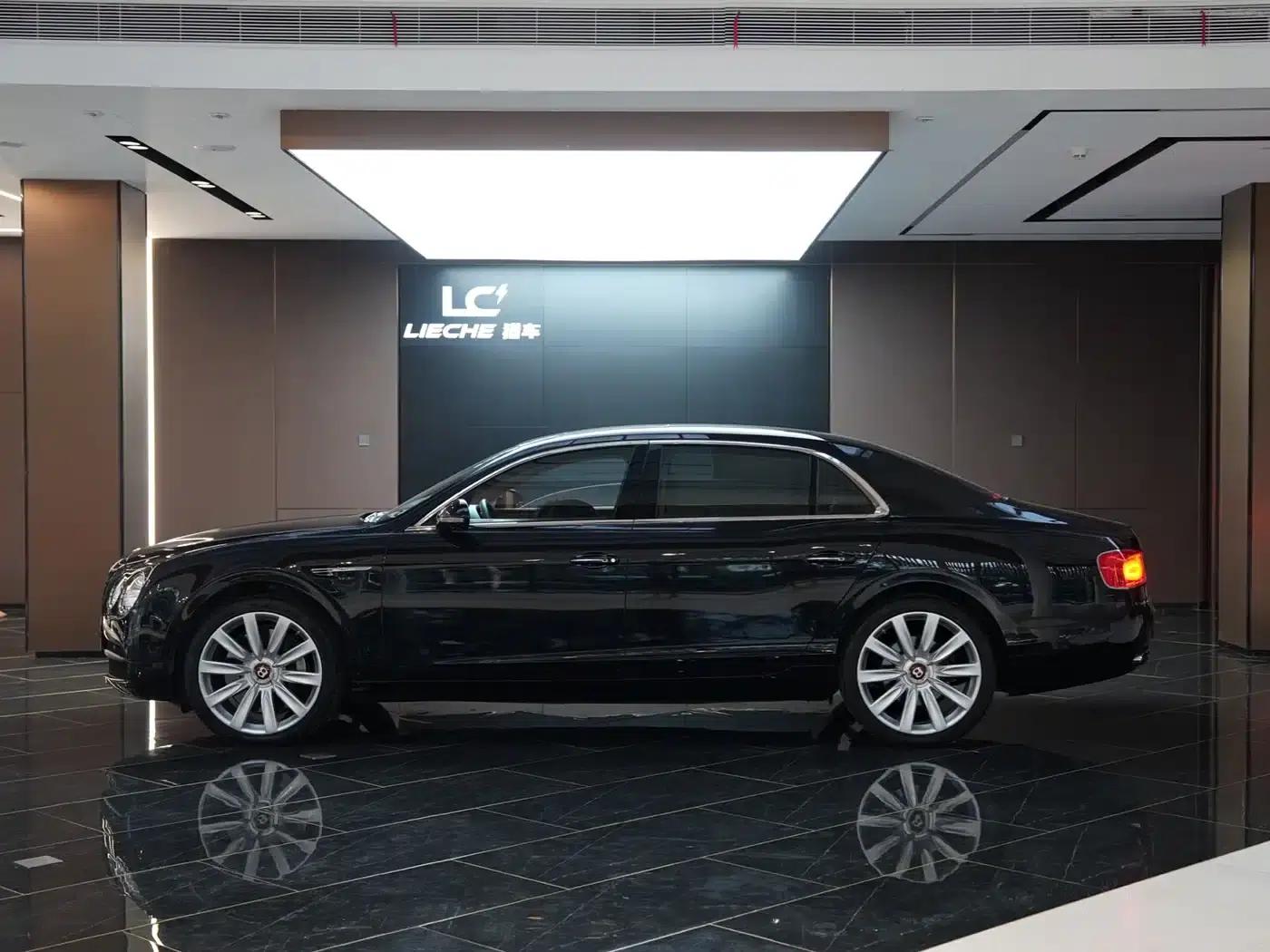 2017 Flying Spur 4.0T V8 Standard Edition — миниатюра 3
