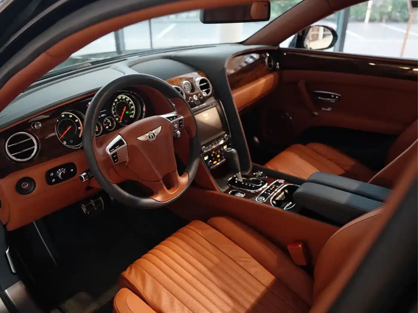 2017 Flying Spur 4.0T V8 Standard Edition — миниатюра 4