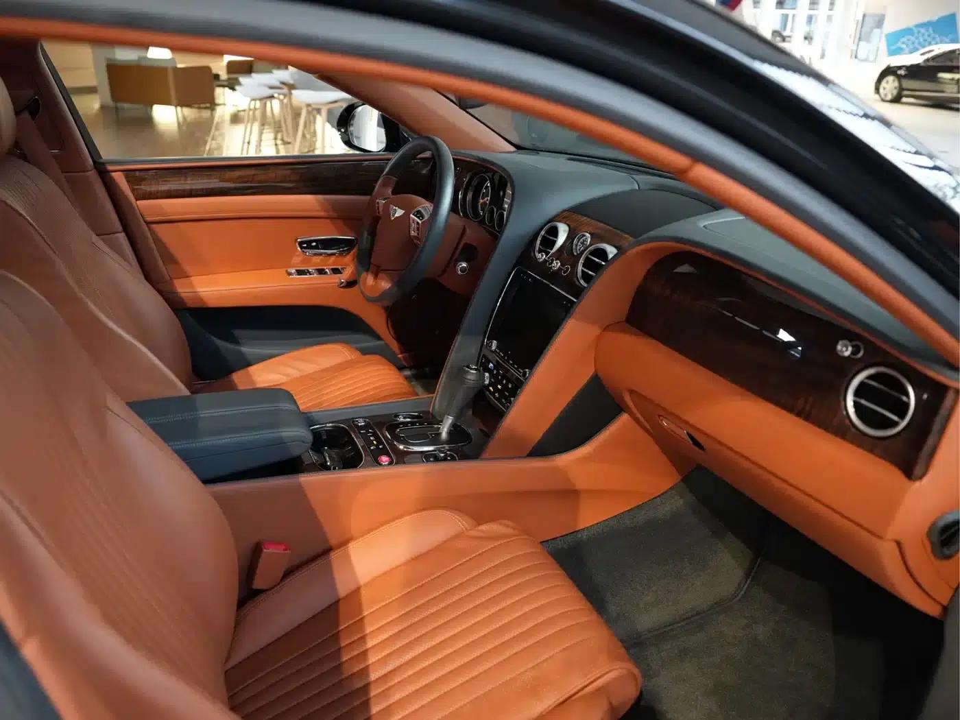 2017 Flying Spur 4.0T V8 Standard Edition — миниатюра 6