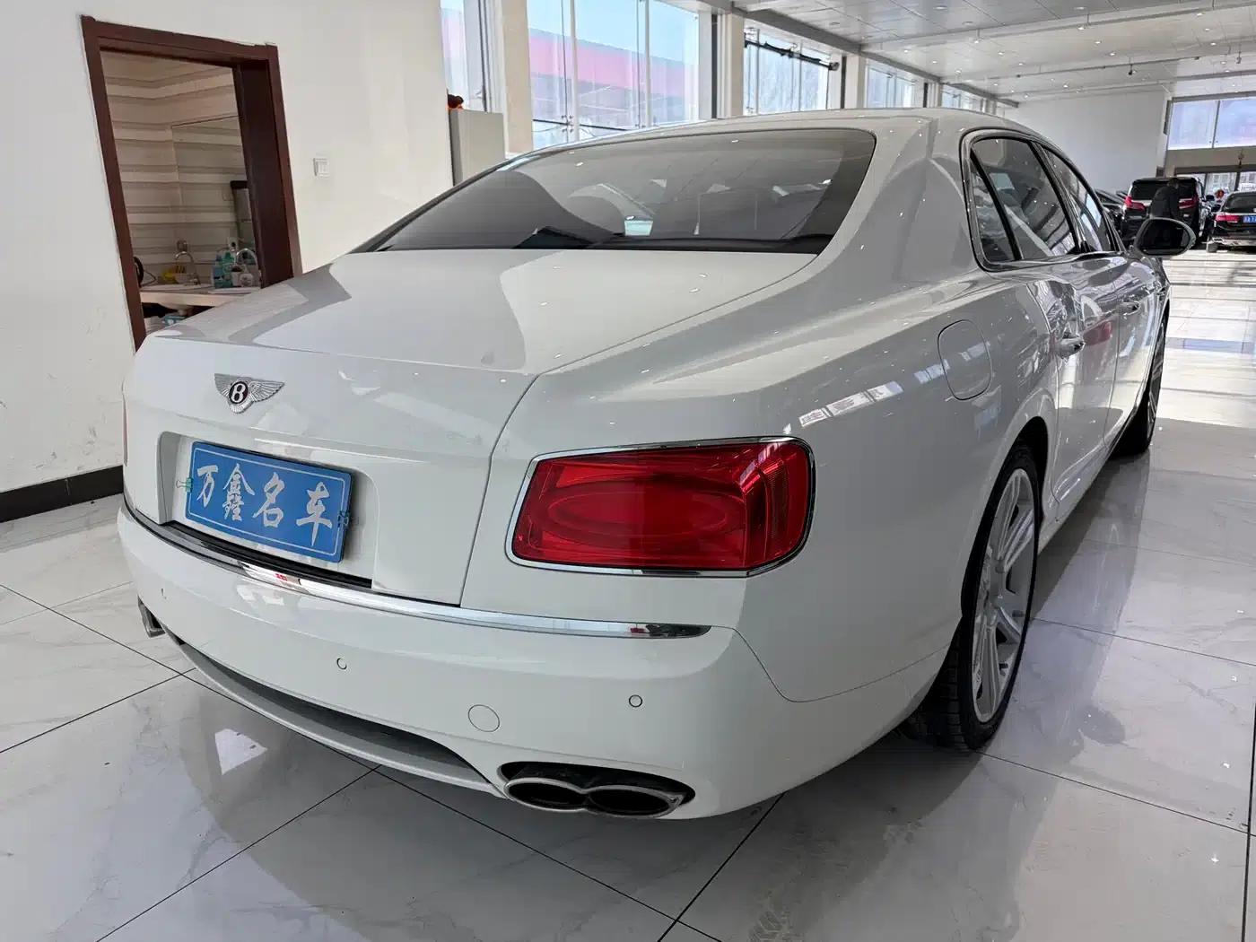 2016 Flying Spur 4.0T V8 Standard Edition — миниатюра 18