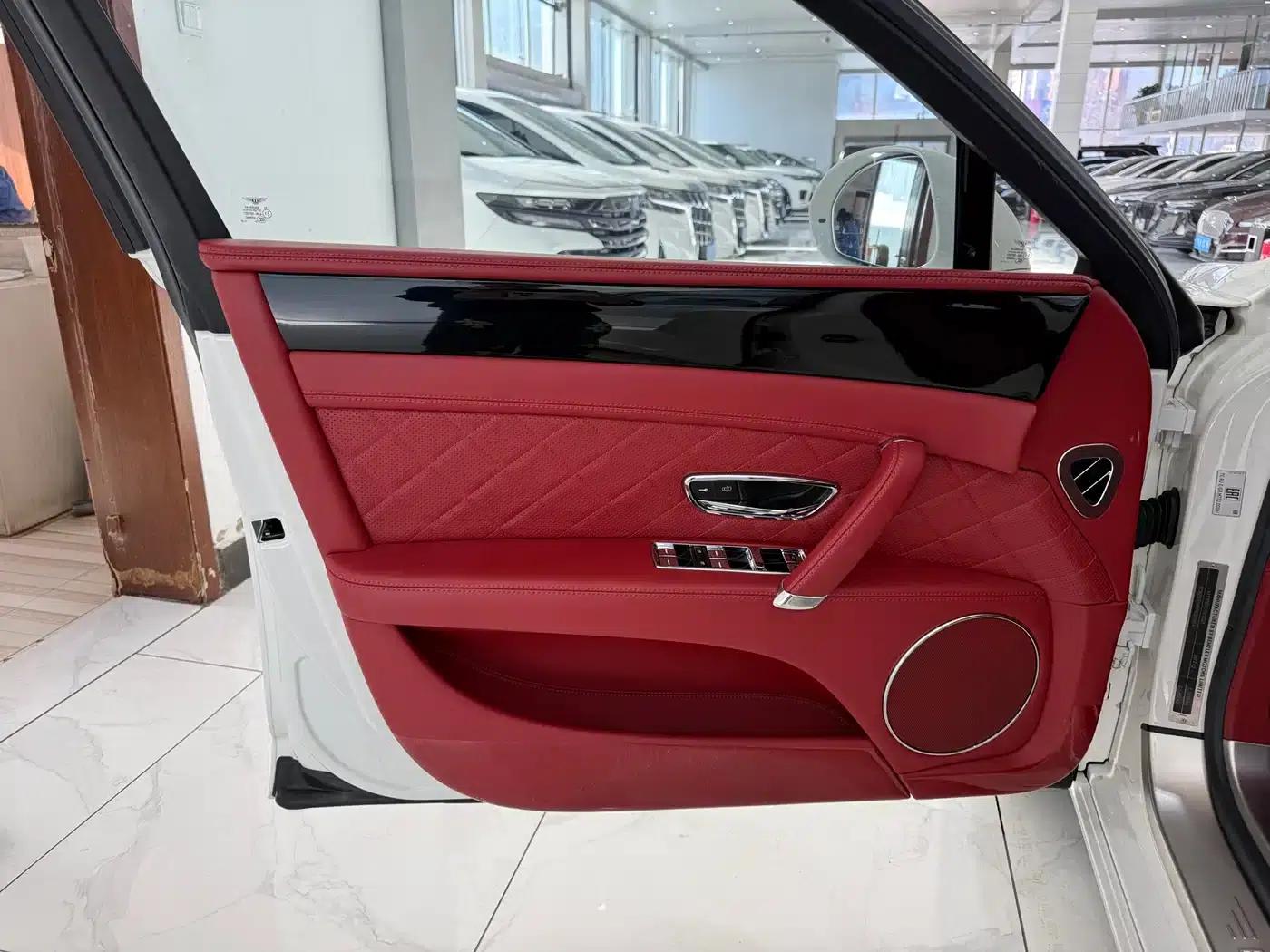 2016 Flying Spur 4.0T V8 Standard Edition — миниатюра 4