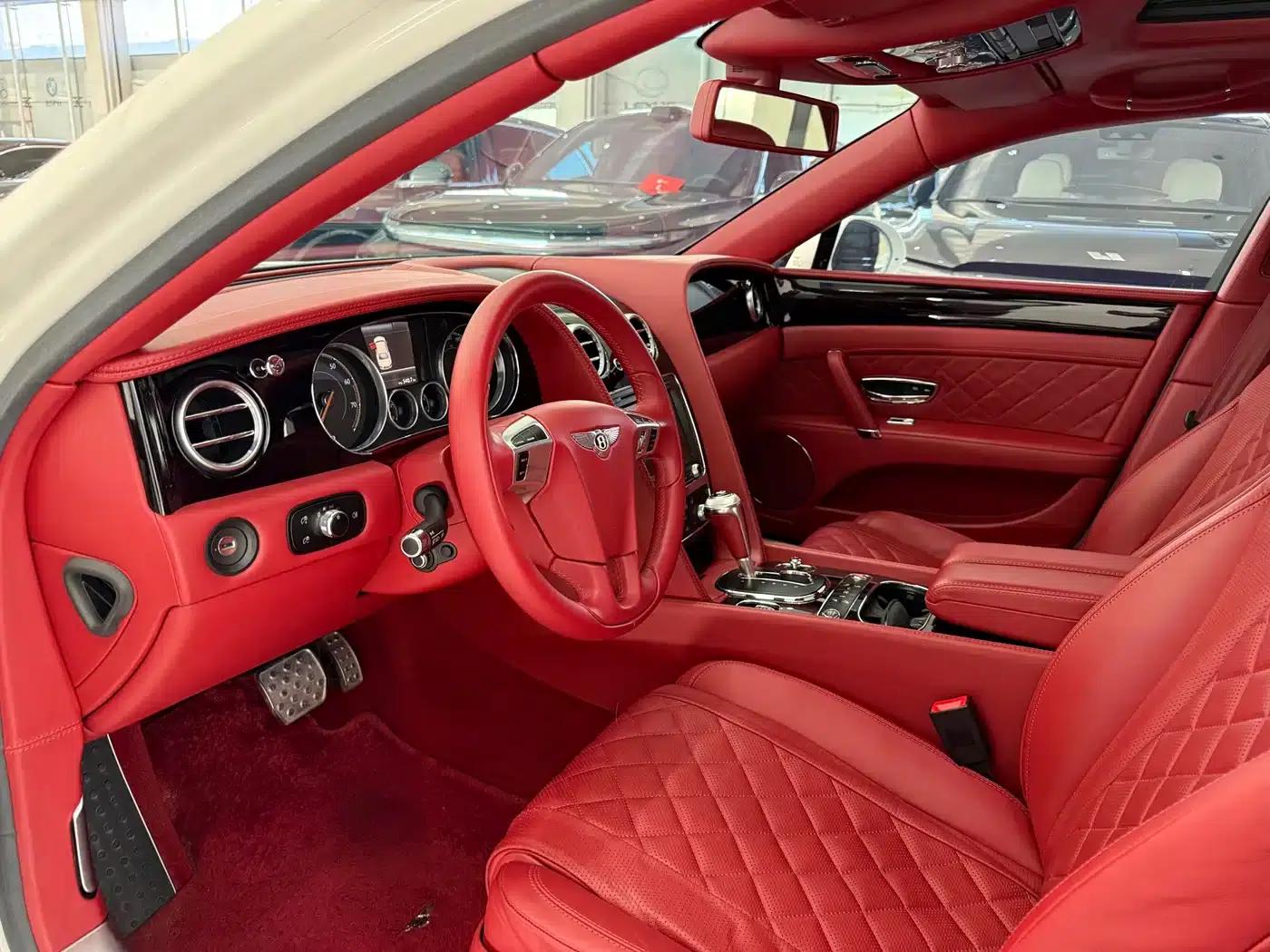 2016 Flying Spur 4.0T V8 Standard Edition — миниатюра 5