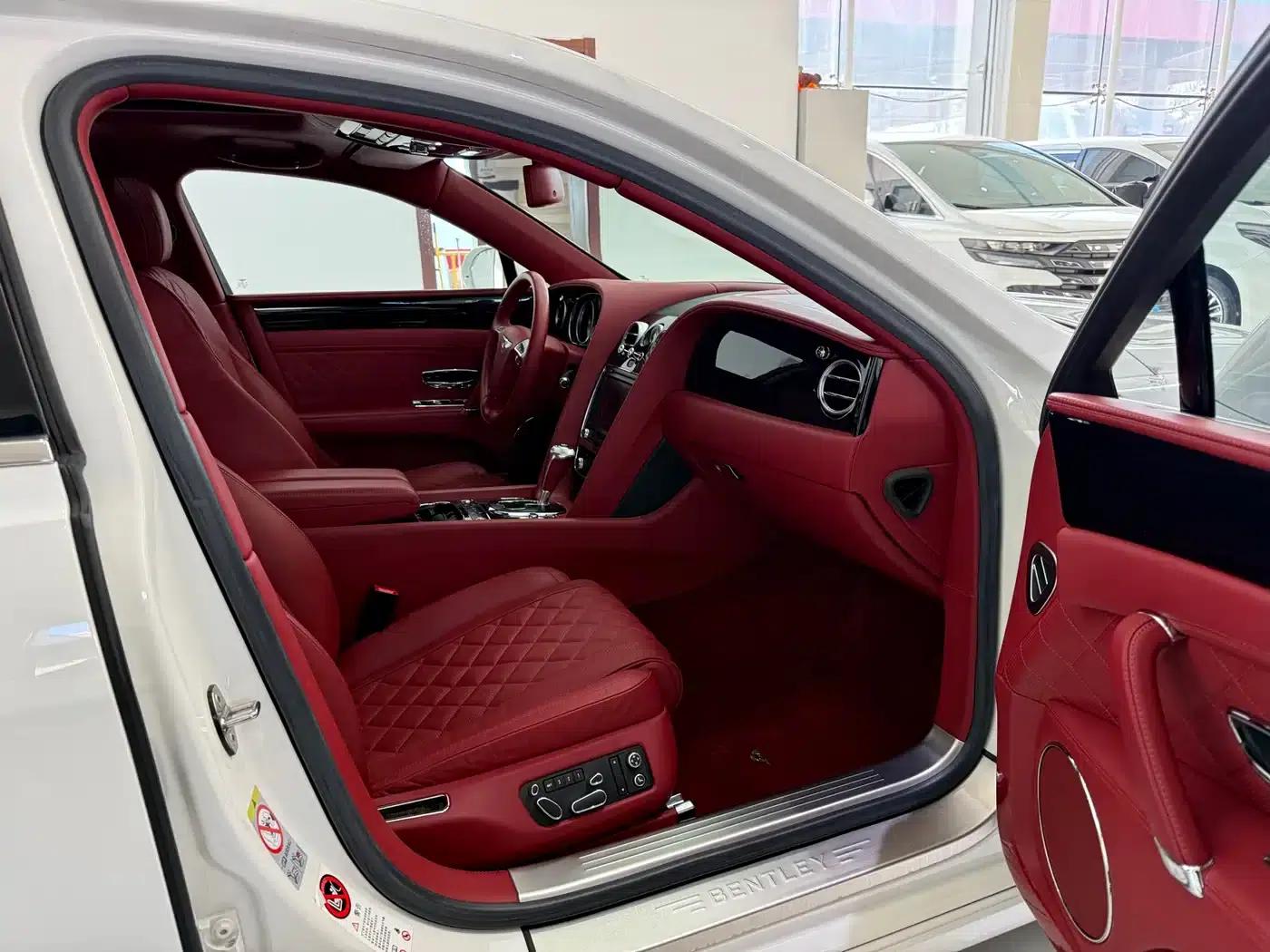 2016 Flying Spur 4.0T V8 Standard Edition — миниатюра 6