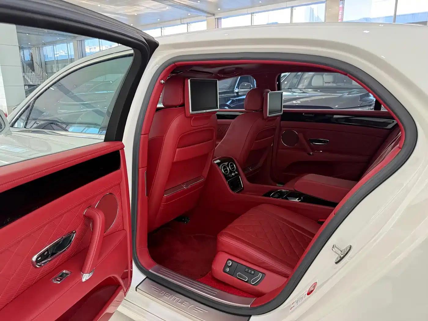 2016 Flying Spur 4.0T V8 Standard Edition — миниатюра 7