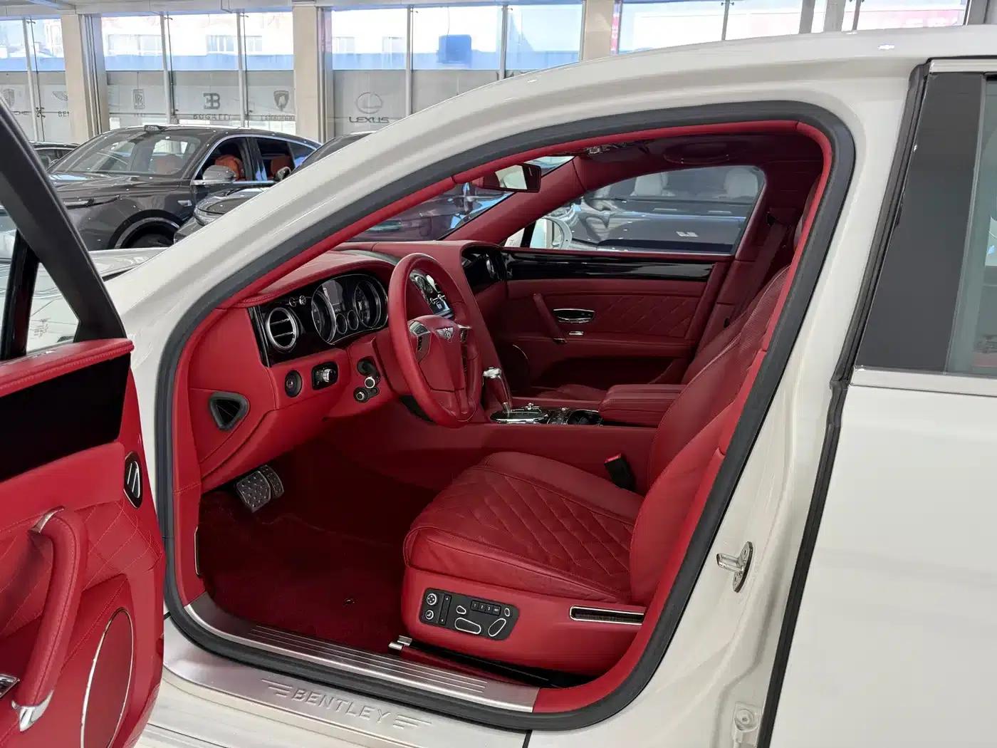 2016 Flying Spur 4.0T V8 Standard Edition — миниатюра 8
