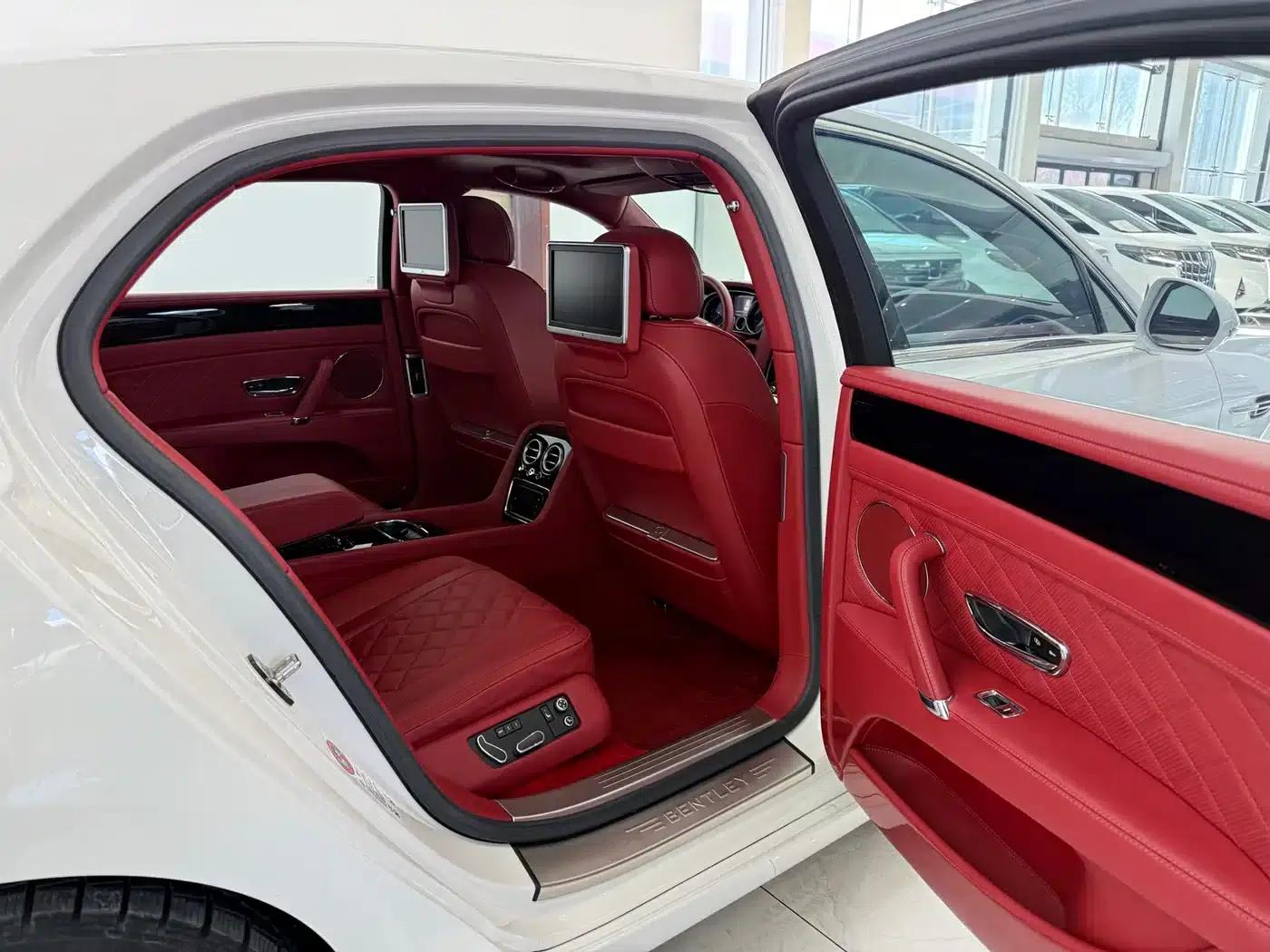 2016 Flying Spur 4.0T V8 Standard Edition — миниатюра 9