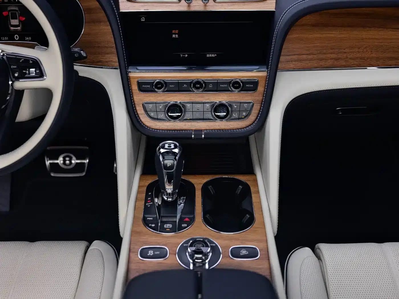 Bentayga 2023 4.0T V8 Long Wheelbase Elegance Edition — миниатюра 13