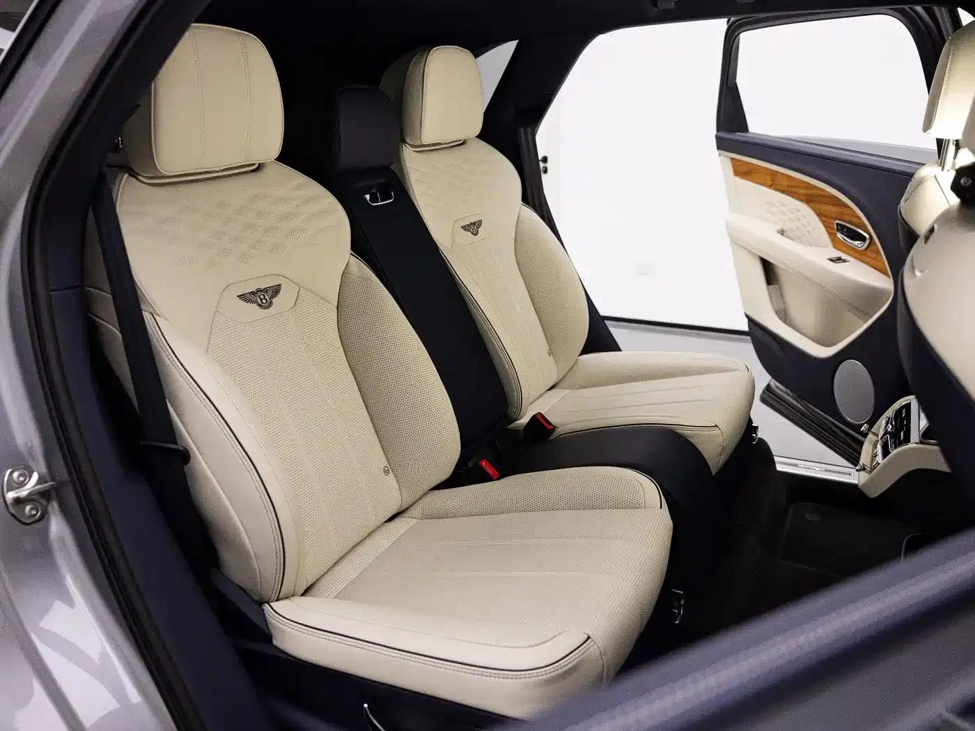 Bentayga 2023 4.0T V8 Long Wheelbase Elegance Edition — миниатюра 15