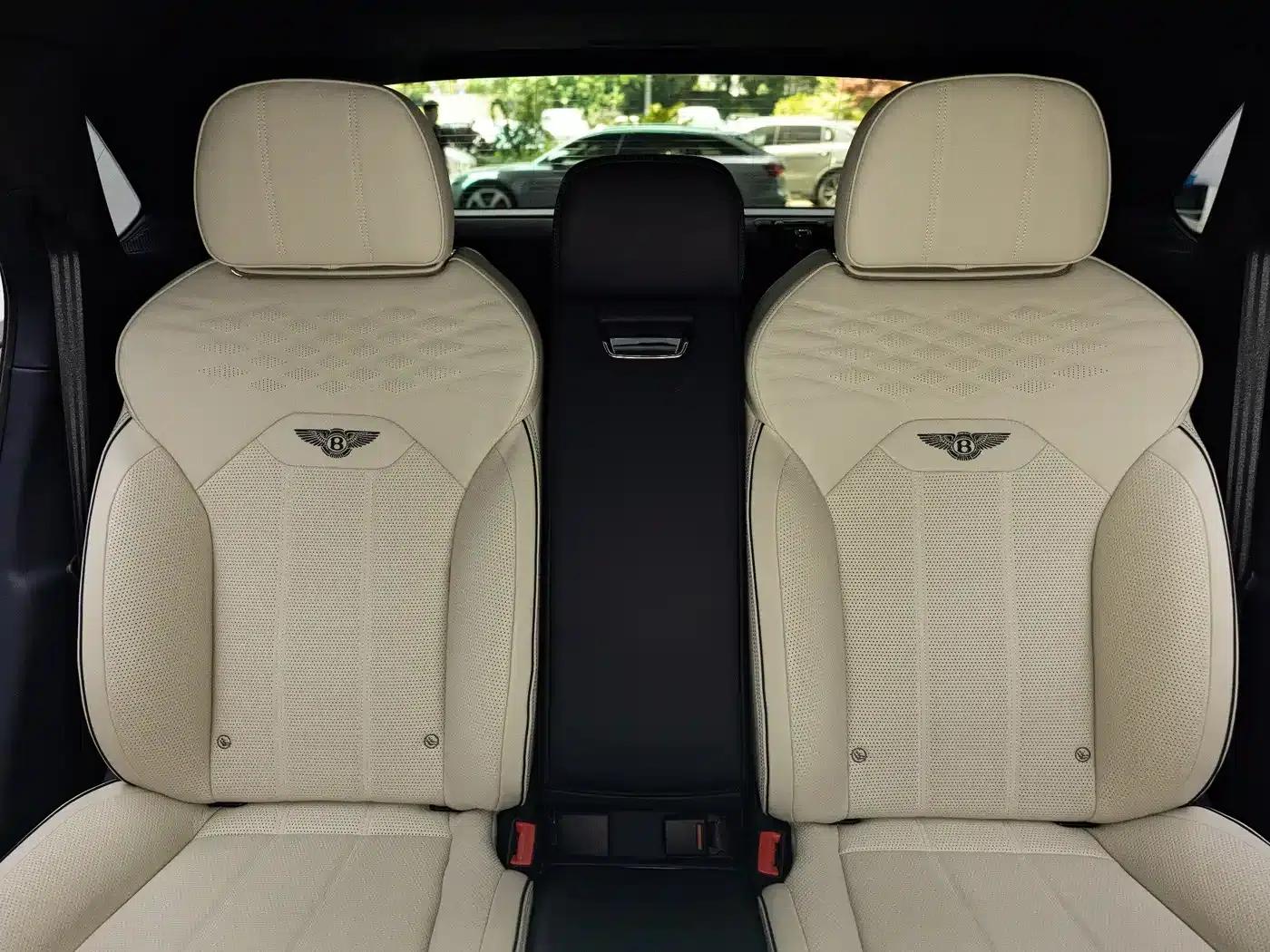Bentayga 2023 4.0T V8 Long Wheelbase Elegance Edition — миниатюра 16