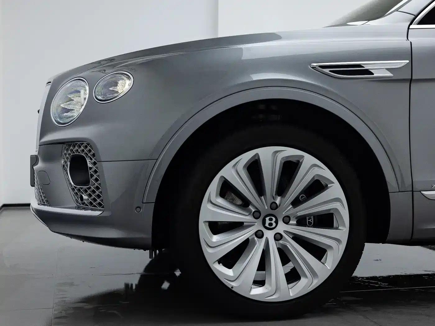 Bentayga 2023 4.0T V8 Long Wheelbase Elegance Edition — миниатюра 5