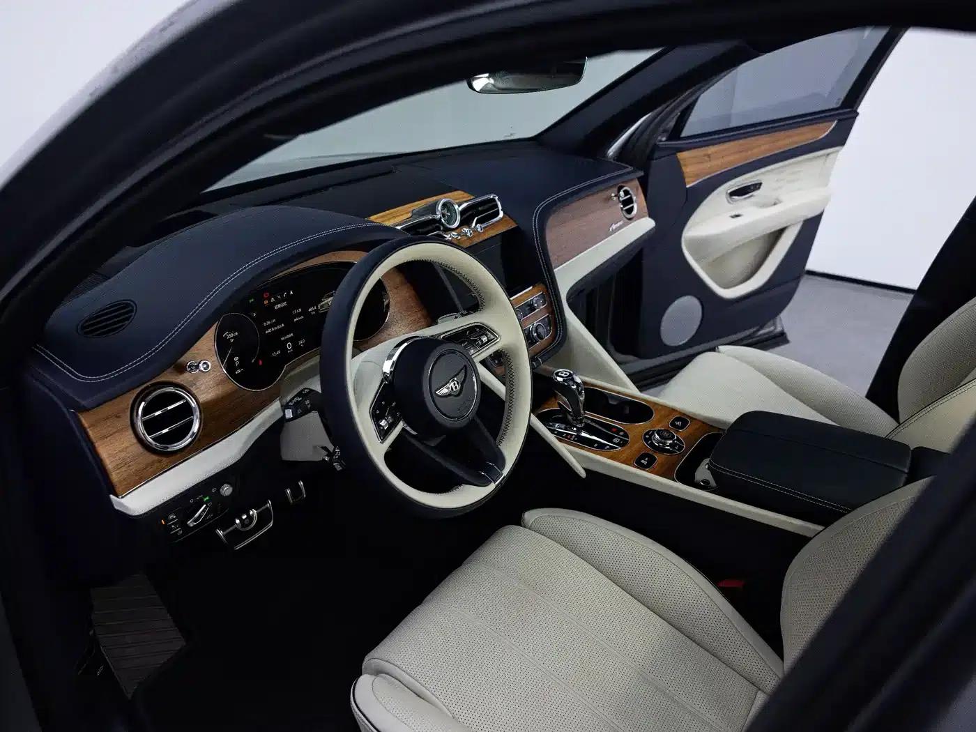 Bentayga 2023 4.0T V8 Long Wheelbase Elegance Edition — миниатюра 7