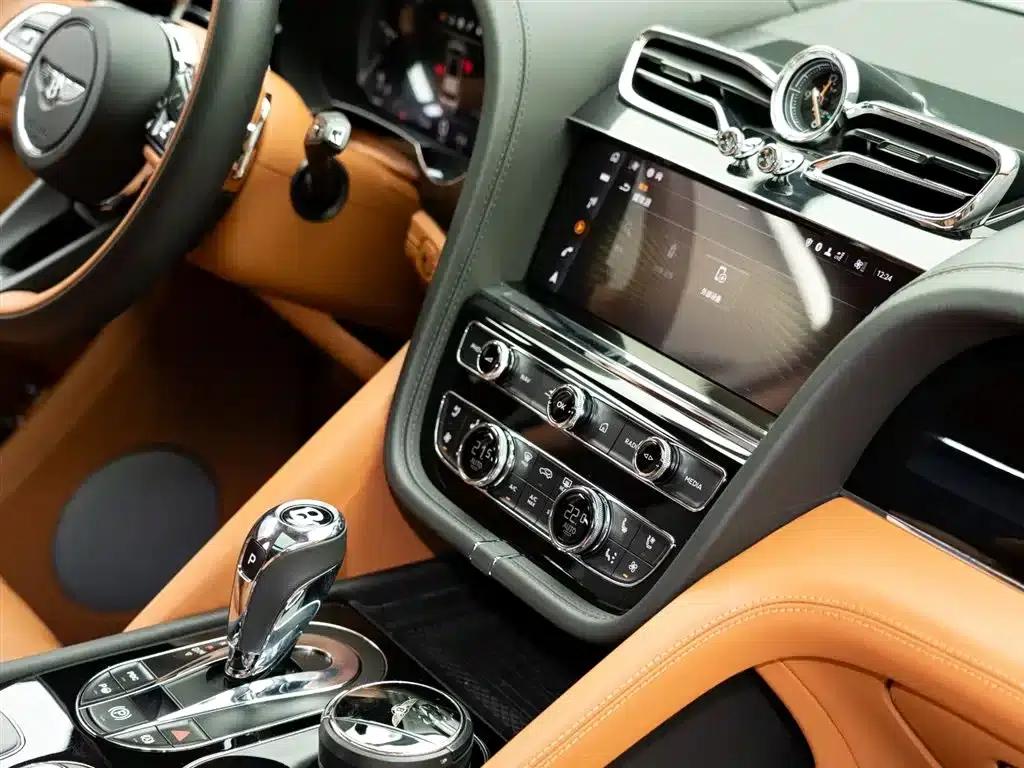 Bentayga 2022 4.0T V8 — миниатюра 17