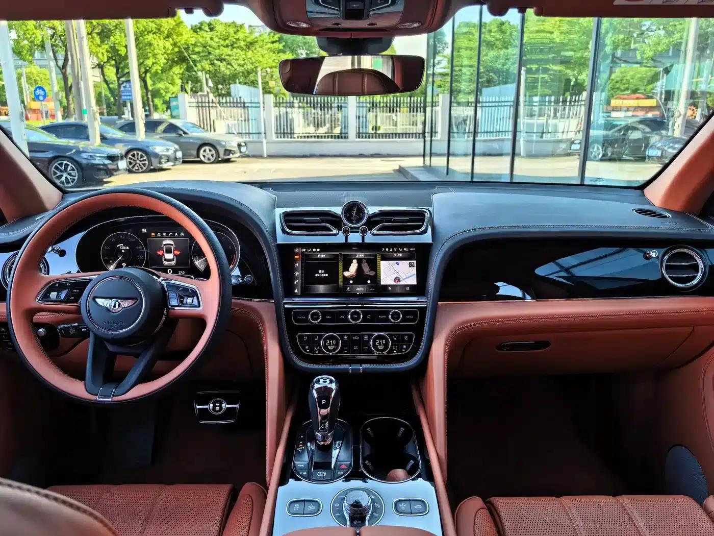 Bentayga 2022 4.0T V8 — миниатюра 14