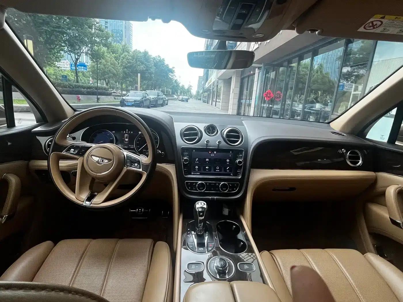Bentayga 2018 4.0T V8 — миниатюра 11
