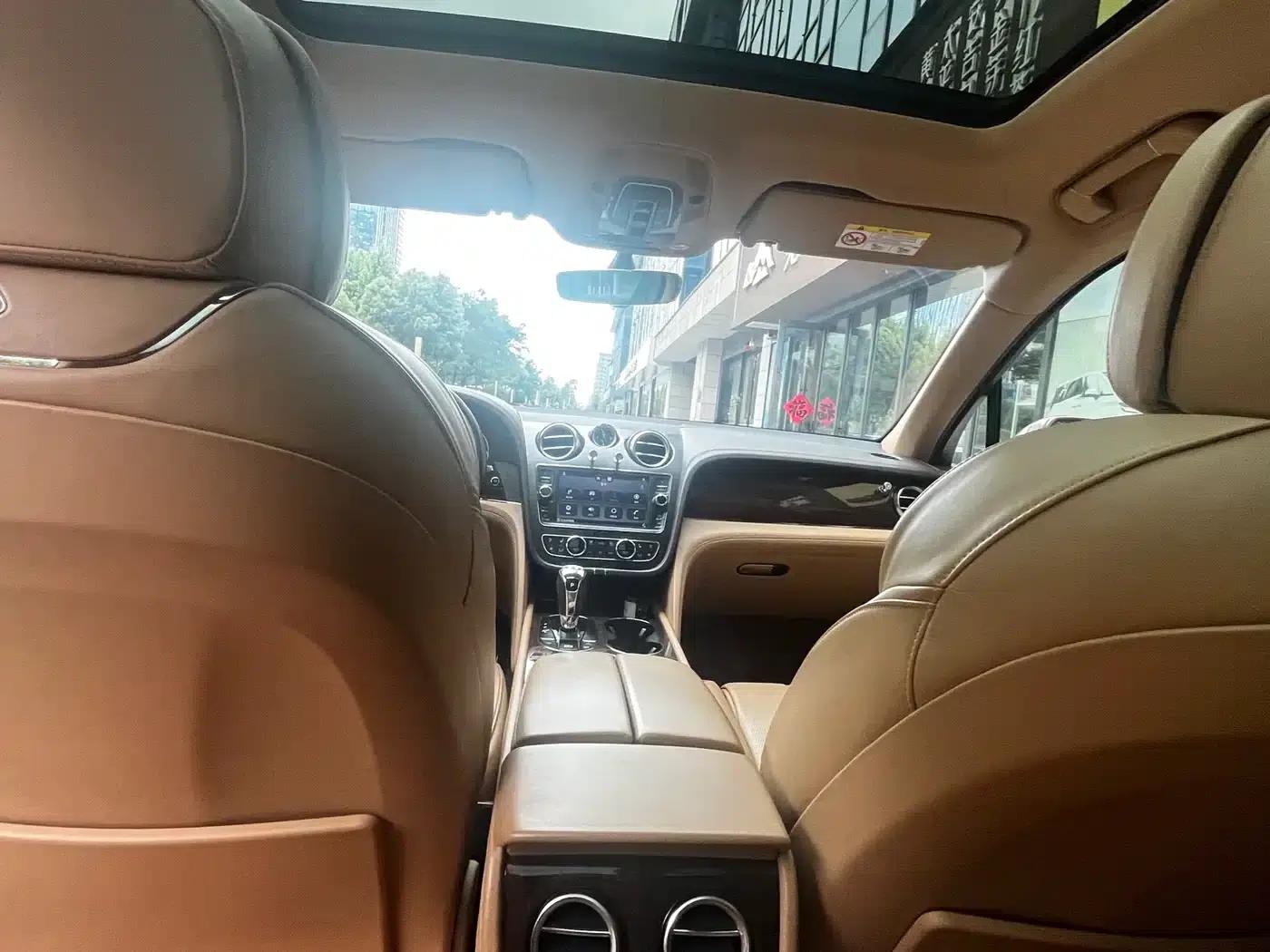 Bentayga 2018 4.0T V8 — миниатюра 13