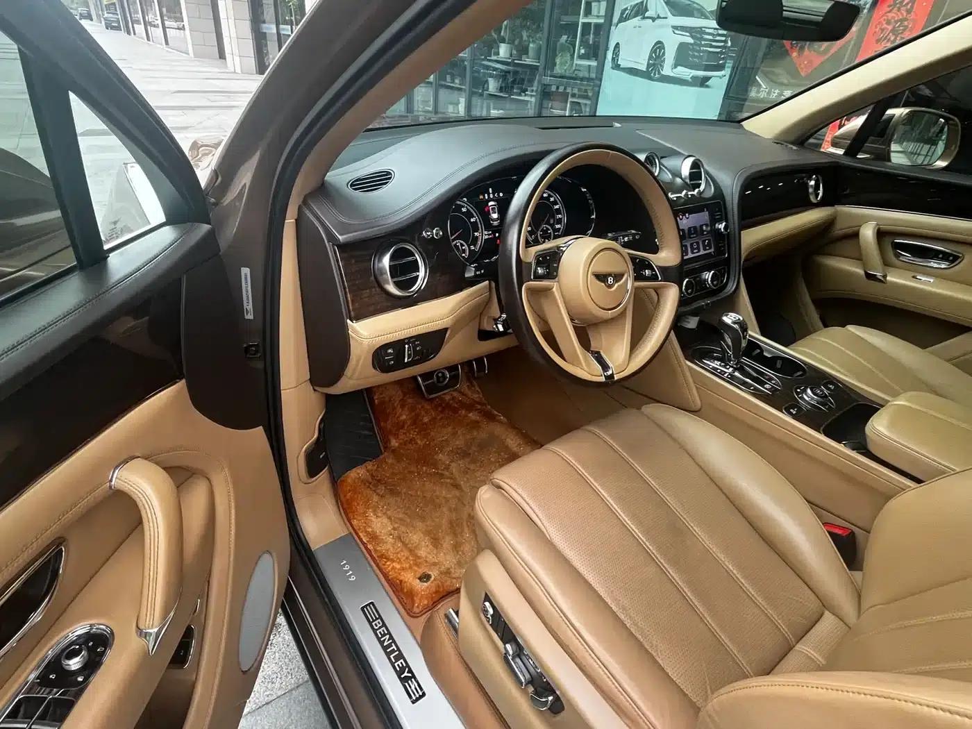 Bentayga 2018 4.0T V8 — миниатюра 14