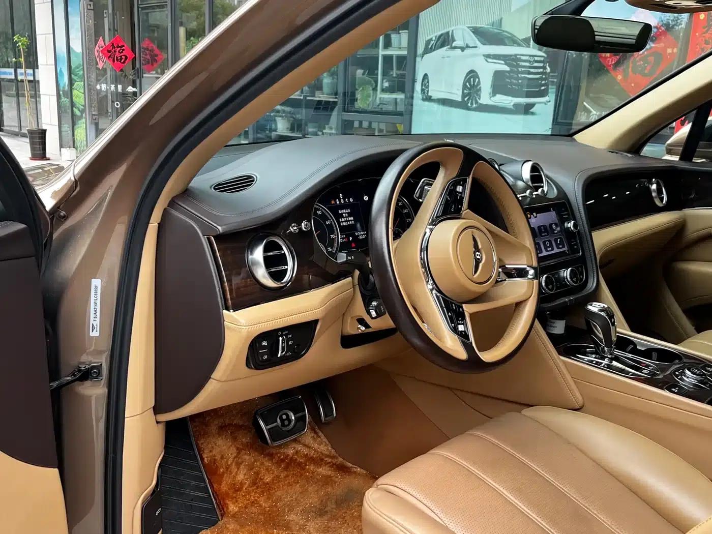 Bentayga 2018 4.0T V8 — миниатюра 7