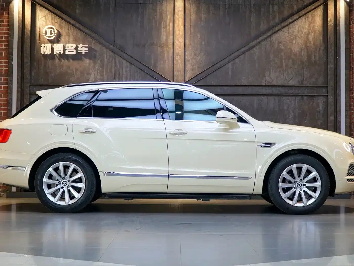 Bentayga 2017 6.0T Standard Edition — миниатюра 16