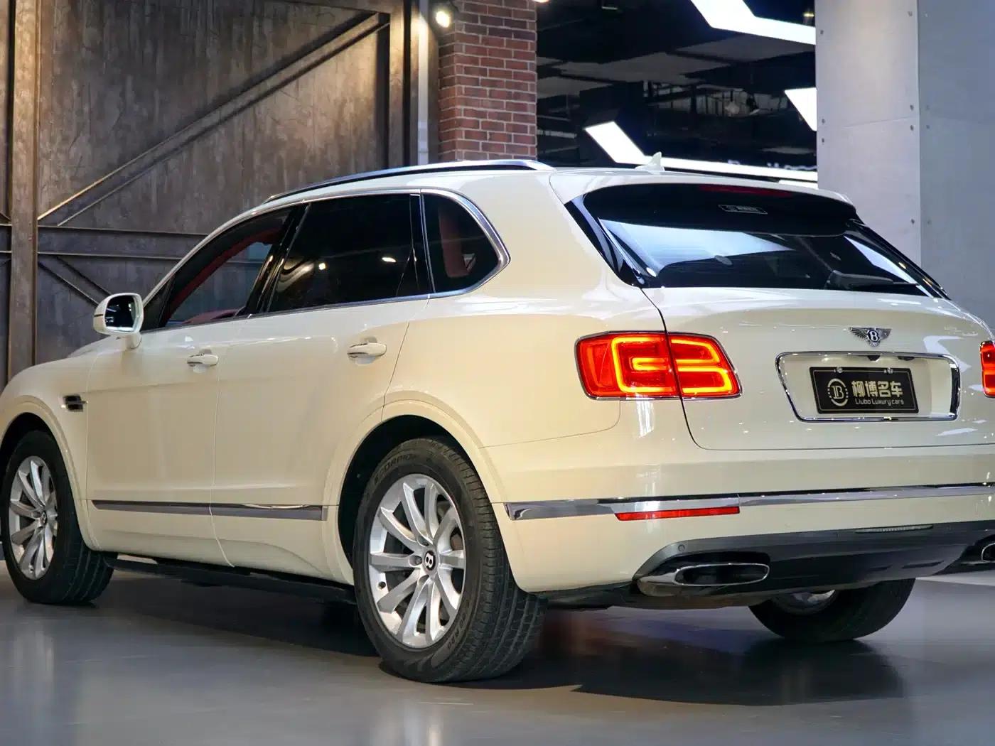 Bentayga 2017 6.0T Standard Edition — миниатюра 8